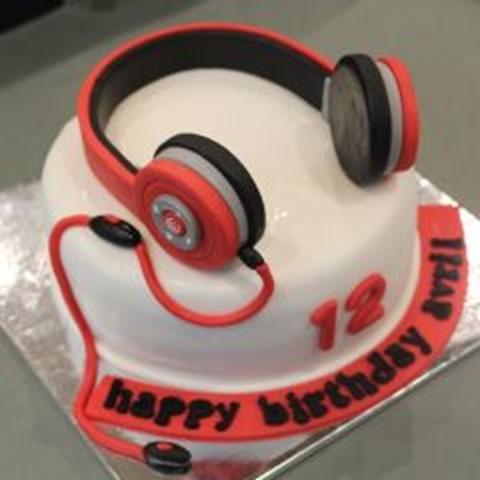Birthday-Cake-Ideas-for-boys-Beats Headphones Cake