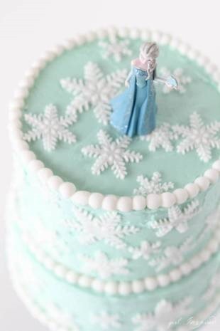 clip_image034 Frozen Birthday Snowflake Inspired Cake